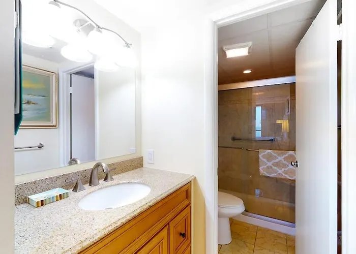 Waterfront With Balcony Washer & Dryer Pools & Gym